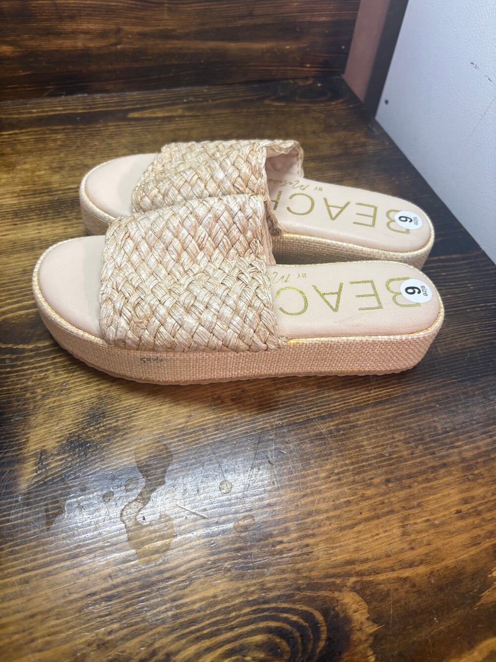 Beach by Matisse tan espadrille sandals size 6